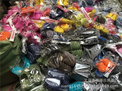 夏季10元模式洞洞鞋 家居拖鞋与沙滩凉鞋的批发新宠